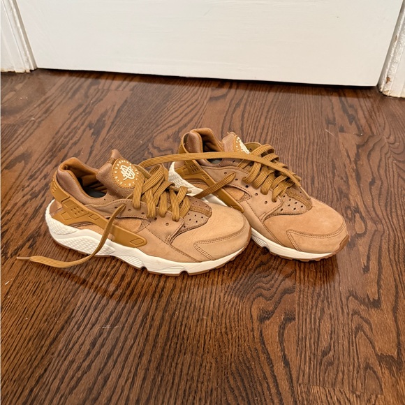 Nike Air Huarache “Wheat” Tan Sneakers with White Soles - Picture 1 of 9